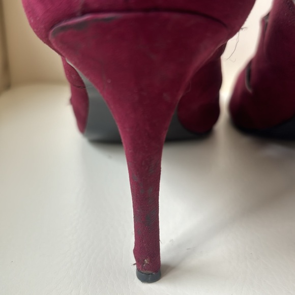 Nine West Bordeaux Open Design Heels with Back Zipper - Picture 5 of 10